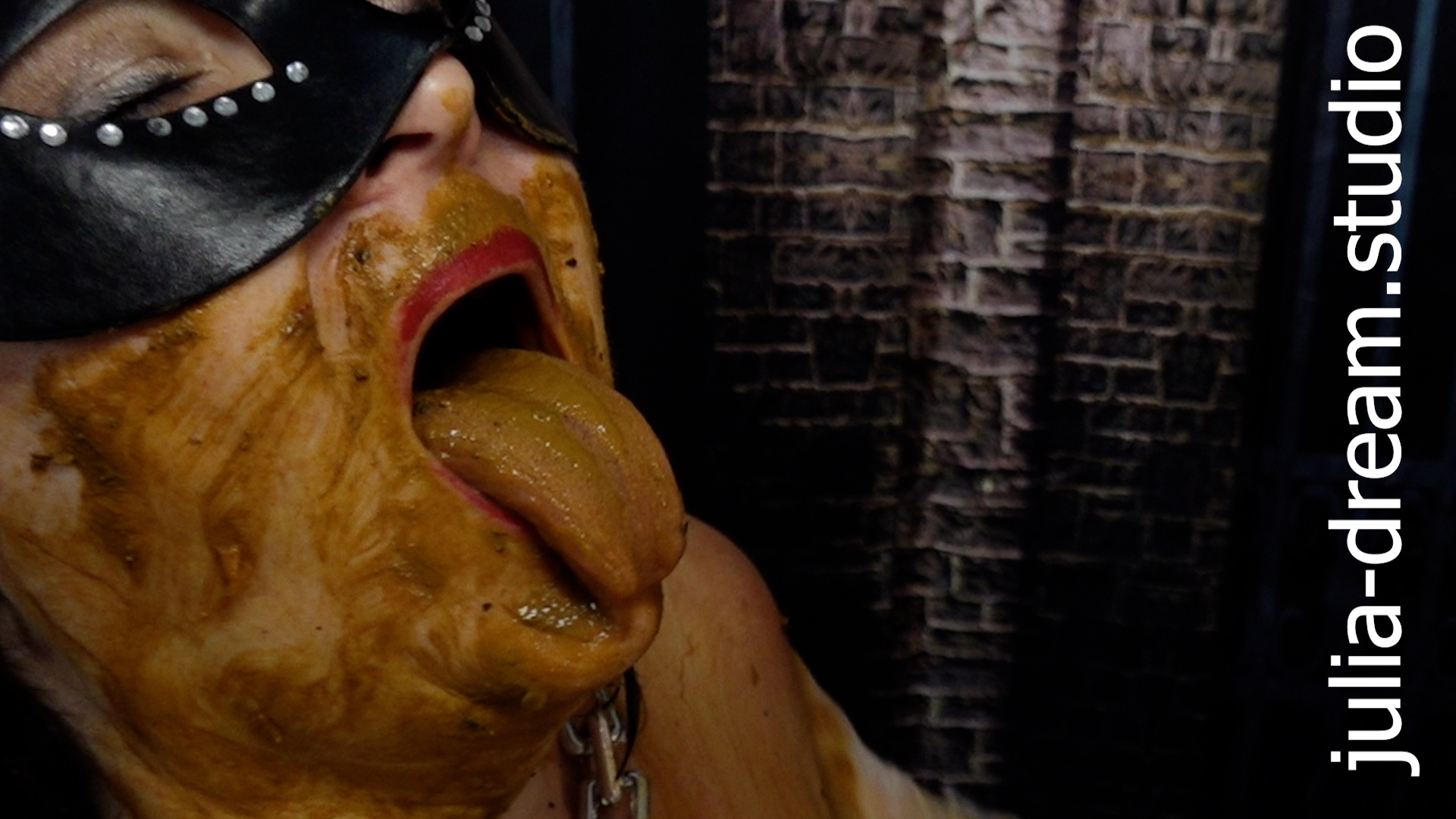 Black&White_OppositesEntwined.00_01_19_32.Still061